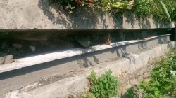 Diduga Persempit Drainase, Pengelola SPPG Pasir Ukir Diminta Klarifikasi Soal Saluran Limbah dan Izin Lingkungan
