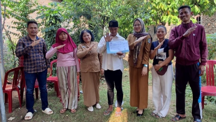 Kadis Dukcapil Pringsewu Turun Langsung ke Rumah Keluarga Korban Pembunuhan di Pekon Pamenang, Berikan Layanan Administrasi Kependudukan