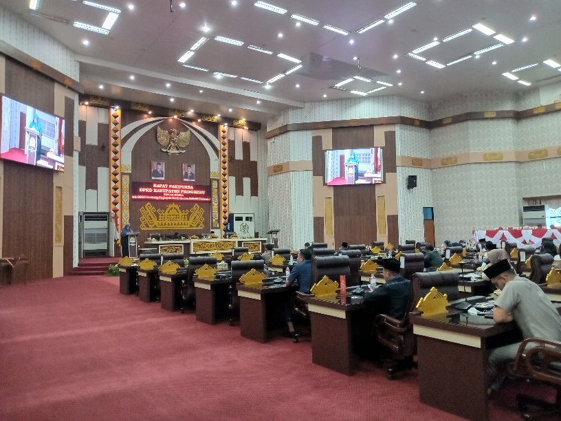Umi Laila Sampaikan Jawaban Bupati Atas Pemandangan Umum Fraksi-fraksi DPRD Pringsewu Terkait 3 Ranperda 