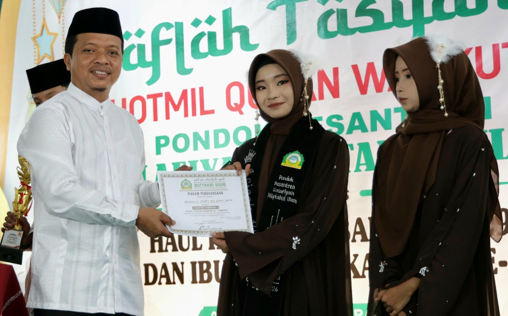 Bupati Pringsewu Hadiri Pengajian Akbar Ponpes Salafiyah Miftahul Ulum