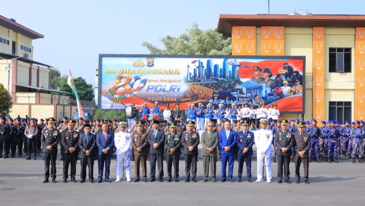 Wakapolda Lampung Pimpin Upacara Hari Bhayangkara ke-80, Tegaskan Semangat, Polri untuk Masyarakat