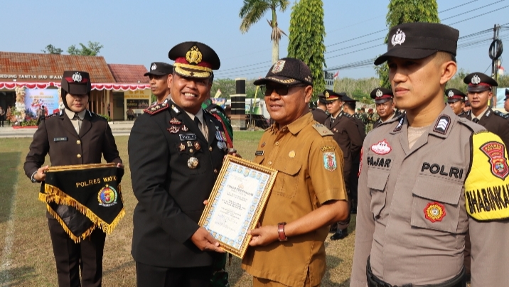 Kepala Kampung Bali Sadhar Utara Apresiasi Penghargaan dari Polres Way Kanan