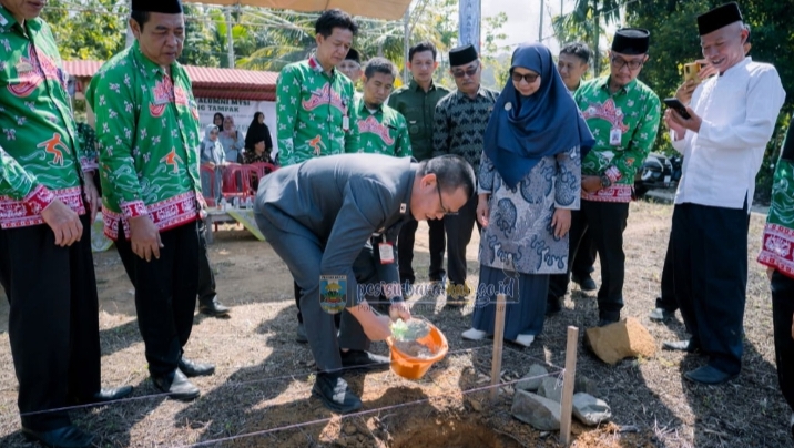 Peletakan Batu Pertama Yayasan Pondok Pesantren Fawwaz Pekon Kota Karang Kecamatan Pesisir Utara.    