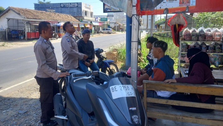 Polres Way Kanan Sambangi Loket Bus, Polisi Berikan Imbauan Kamtibmas dan Call Center 110