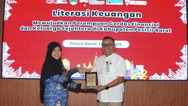 Perempuan Jadi Gerda Terdepan Keuangan Keluarga,Ojk Dan Pemkab Pesibar Berikan Pembekalan Literasi.    