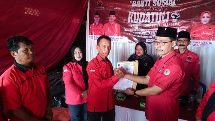 Peringati Peristiwa 27 Juli, DPC PDI Perjuangan Pringsewu Gelar Bakti Sosial dan Serahkan SK Pengurus PAC