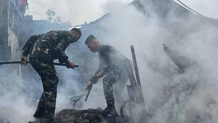 Gerak Cepat TNI Bersama Polri dan Damkar Padamkan Kebakaran Rumah Warga di Kota Agung, Kerugian Ditaksir Rp300 Juta