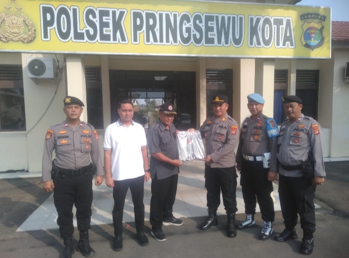 Kapolsek Pringsewu Kota Terima Penyerahan Senjata Api Rakitan dari Warga