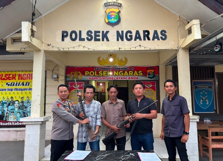 Dua Warga Serahkan Senjata Api Rakitan Secara Sukarela ke Polsek Ngaras