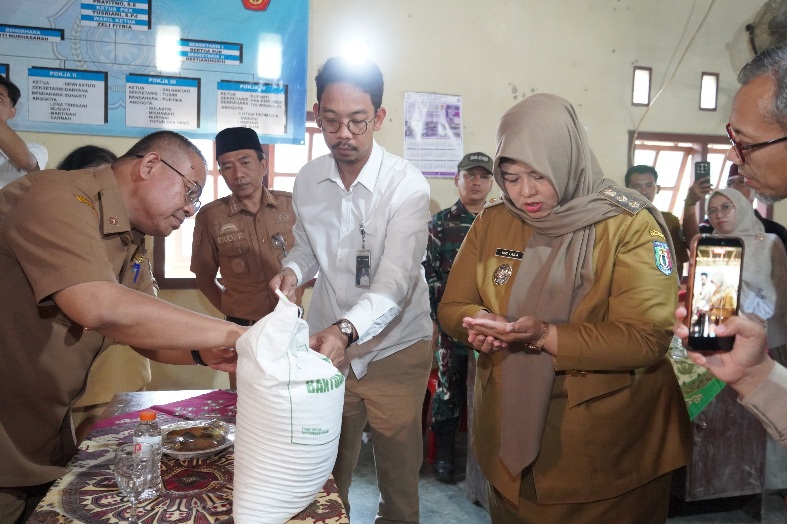 Pemkab Pringsewu Salurkan Bantuan Pangan Beras Tahap II Di Pekon Blitarejo Gadingrejo