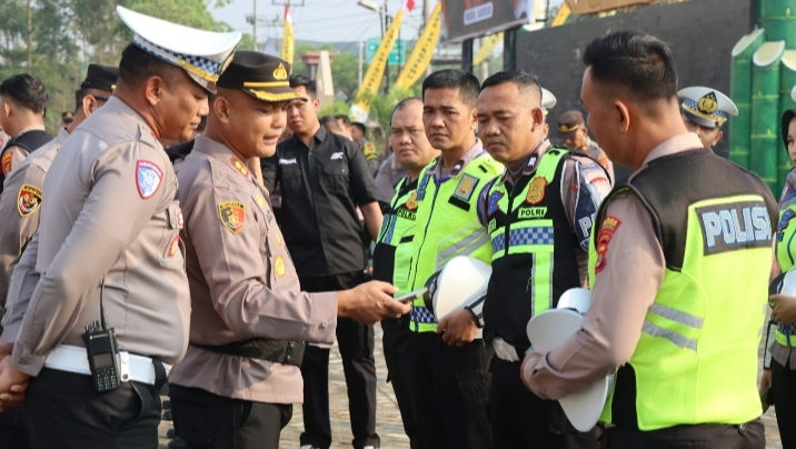 Perangi Judol dari Internal, Kapolres Pringsewu Cek Ponsel Personel