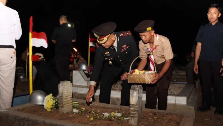 Kapolres Pringsewu Hadiri Ziarah Makam Pahlawan dan Renungan Suci Sambut HUT RI ke-81