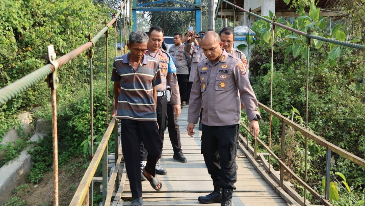 Jembatan Gantung Bumi Arum Mulai Rusak, Kapolres Pringsewu Turun Langsung Cek Kondisi