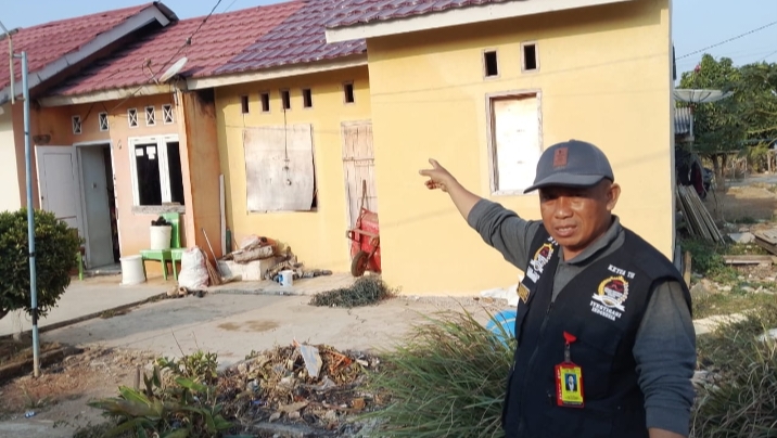 Rumah Nelayan Bangkunat Diduga Diperjualbelikan, LSM Lipan Temukan Sejumlah Unit Mangkrak dan Beralih Fungsi