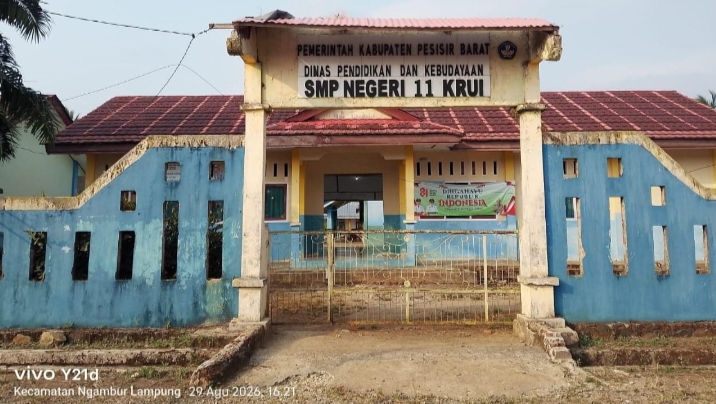 Kepsek SMPN 11 Krui Diduga Jarang Ngantor, Wali Murid Keluhkan Pungutan 10 Buku LKS