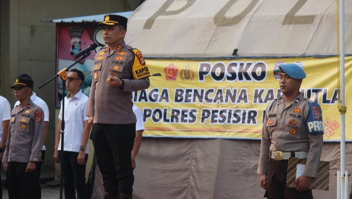 Pimpin Apel Pagi, Kapolres Pesisir Barat Tegaskan Kedisiplinan dan Pelayanan Prima kepada Masyarakat