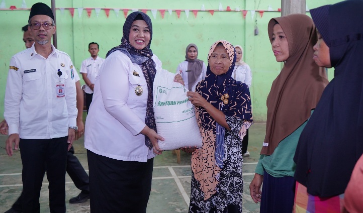 Pemkab Pringsewu Salurkan Bantuan 21,63 Ton Beras Kepada Masyarakat Banyuwangi