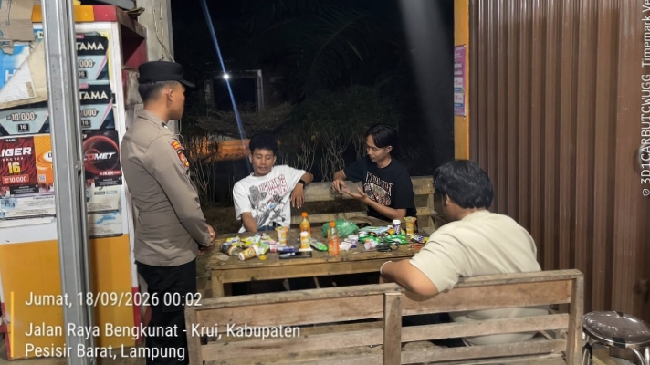 Polsek Ngaras Perkuat Kamtibmas Lewat Patroli Dialogis, Warga Diajak Waspada