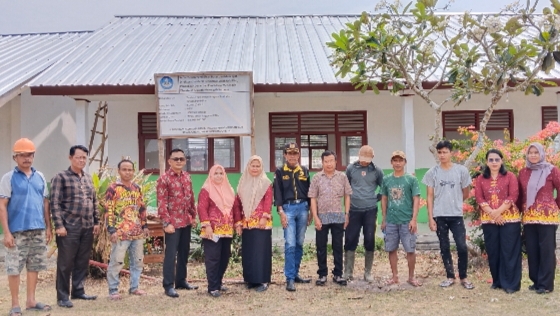 Revitalisasi SMPN 10 Krui Capai 90 Persen, Wali Murid Apresiasi Kepemimpinan Kepala Sekolah