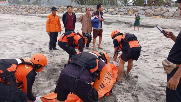Polsek Pesisir Utara Tangani Penemuan Korban Tenggelam di Perairan Pekon Balam