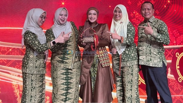 Pesona Wastra Tapis Dan Sinjang Pugung Krui Curi Perhatian Di Panggung Kriya Nusa 2026 Jakarta   