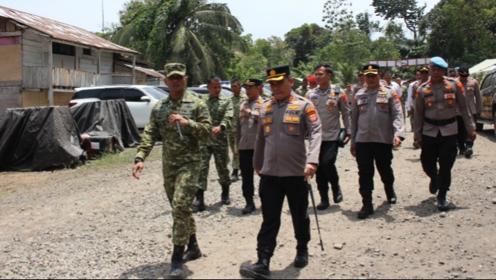 Kapolres Pesisir Barat Kunjungi Yon TP 944/SRC, Perkuat Sinergitas TNI-Polri