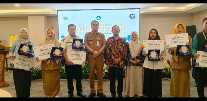 Konsisten Berbenah, MTsN 1 Pringsewu Raih Penghargaan Terbaik I dari Balai Bahasa Lampung